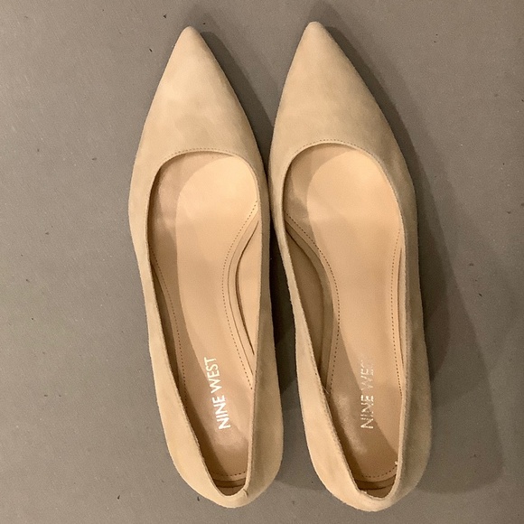 Nine West Quan Light Natural Suede Pointed Toe Low Heel Pumps Size 9M - Picture 7 of 10